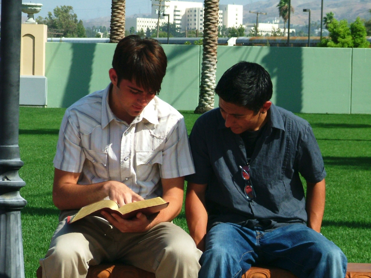teens reading