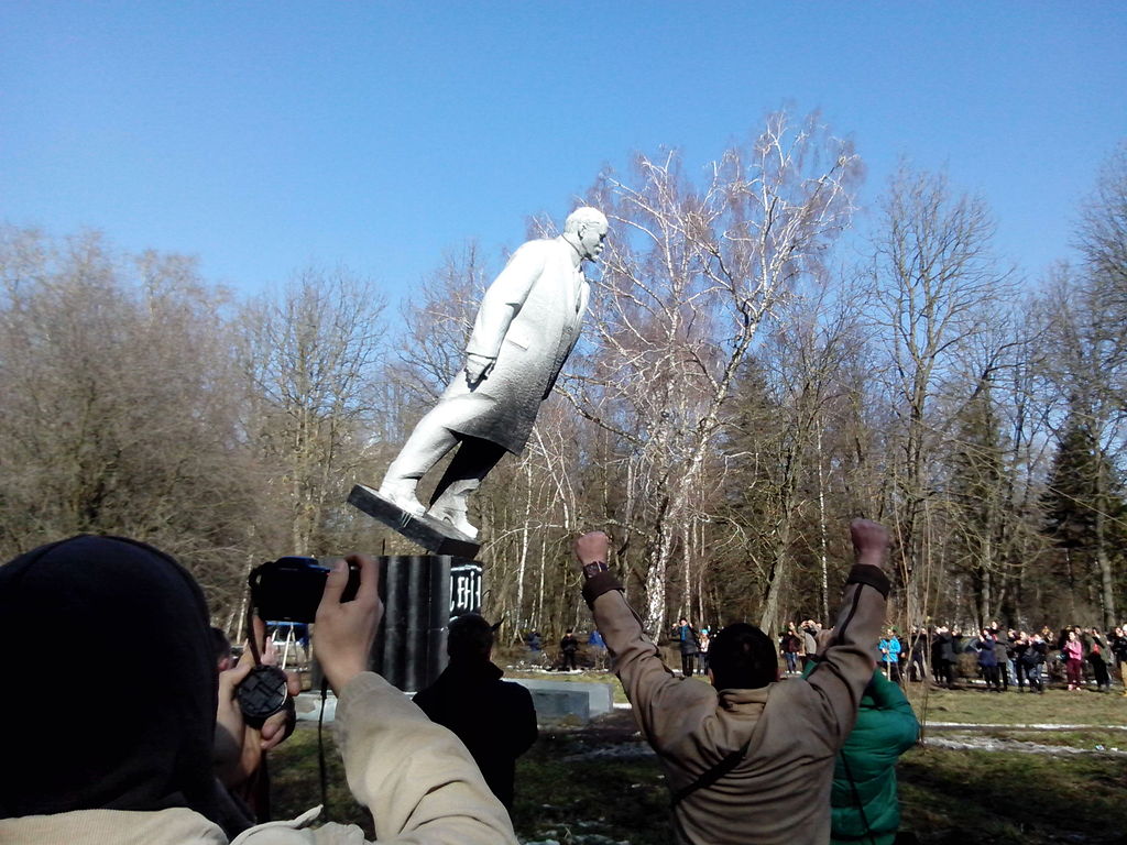 Fall of Lenin Statute in Ukraine