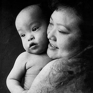 Kim Phuc and her child