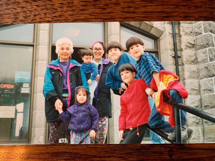 Sono Sato with grandchildren
